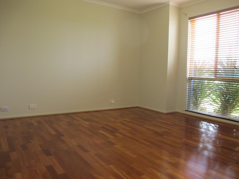 42 Heysen Parkway, Caroline Springs VIC 3023