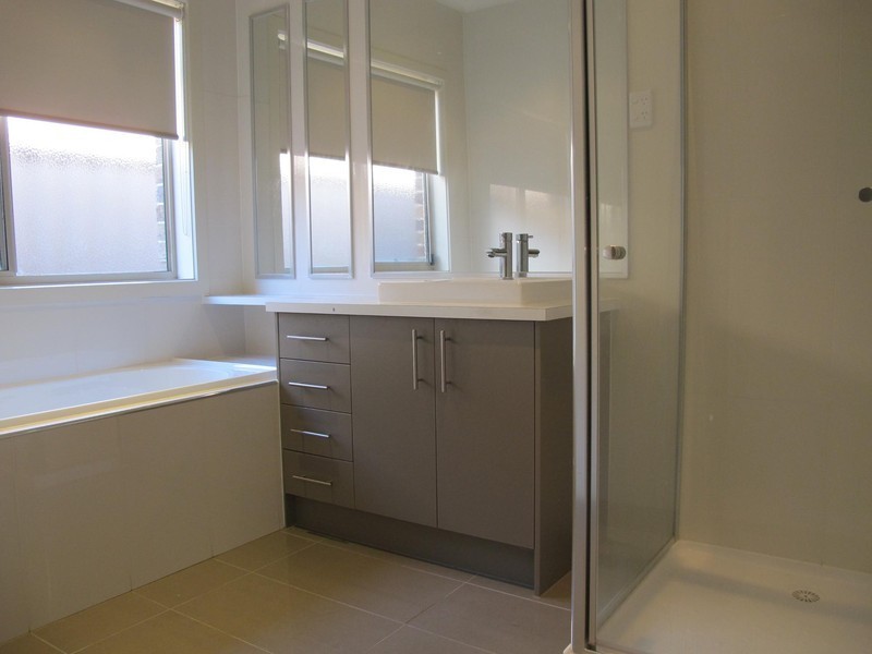 28 Forest Glade Way, Caroline Springs VIC 3023