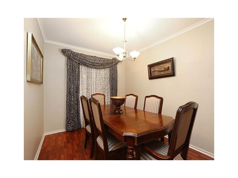 10 Rodmar Close, Hillside VIC 3037