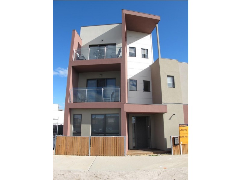 62 Commercial Road, Caroline Springs VIC 3023