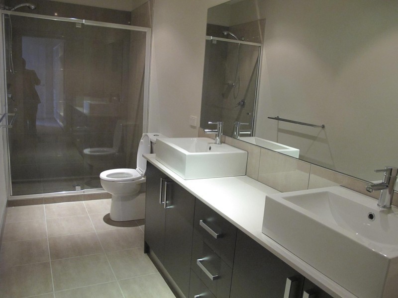 62 Commercial Road, Caroline Springs VIC 3023