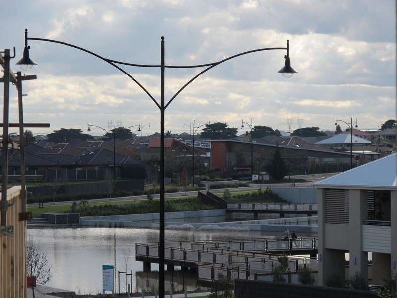 62 Commercial Road, Caroline Springs VIC 3023