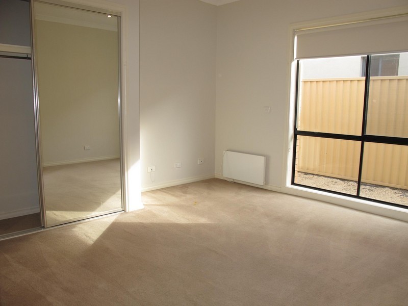 42 St Vincents Way, Caroline Springs VIC 3023