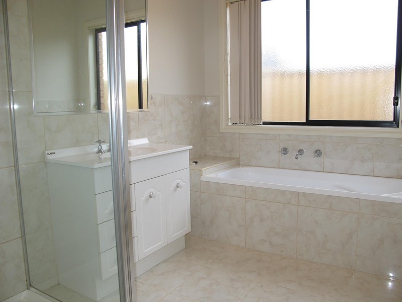 42 St Vincents Way, Caroline Springs VIC 3023