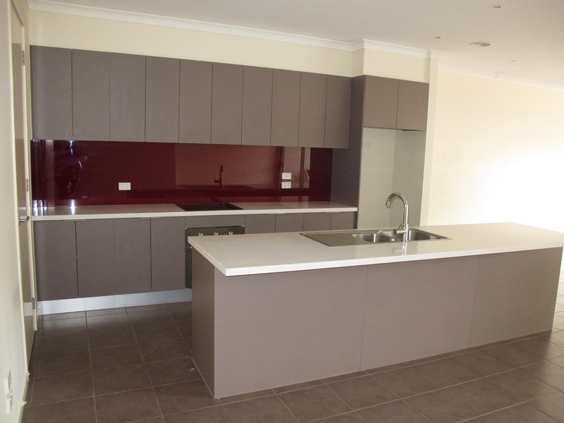 50 The Broadway, Caroline Springs VIC 3023