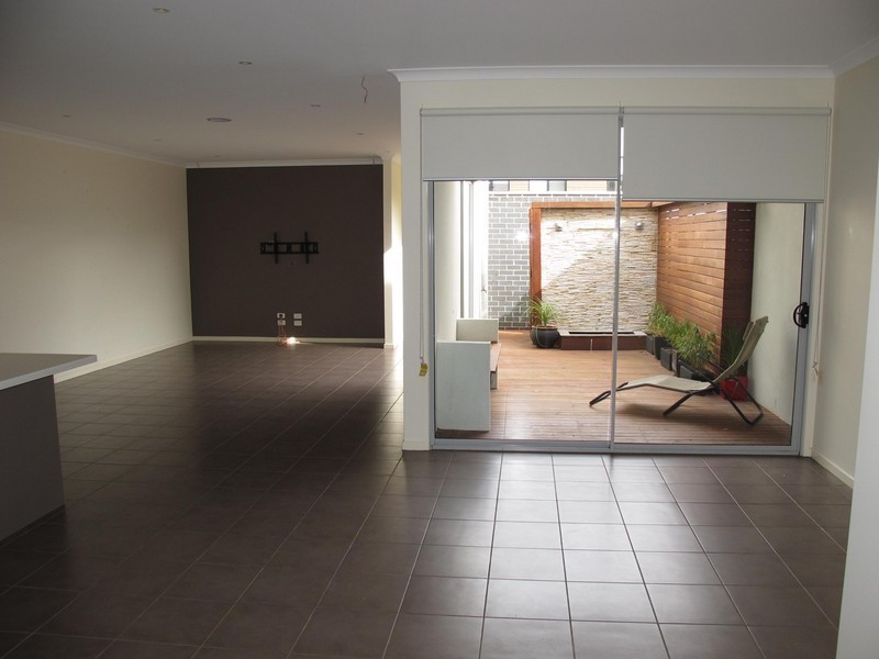 50 The Broadway, Caroline Springs VIC 3023