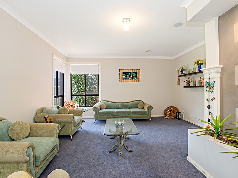 28 Gisborne Way, Caroline Springs VIC 3023