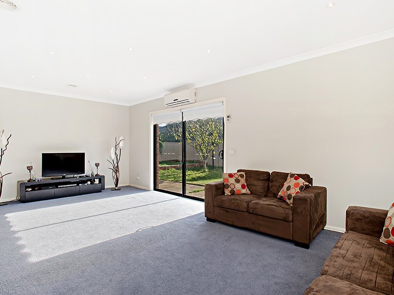 28 Gisborne Way, Caroline Springs VIC 3023