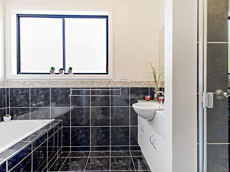 28 Gisborne Way, Caroline Springs VIC 3023