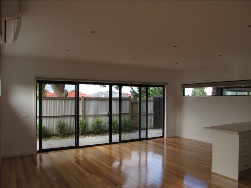 1/5 Chelsworth Place, Caroline Springs VIC 3023