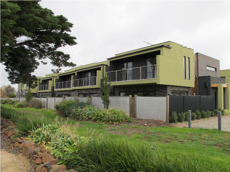 1/5 Chelsworth Place, Caroline Springs VIC 3023