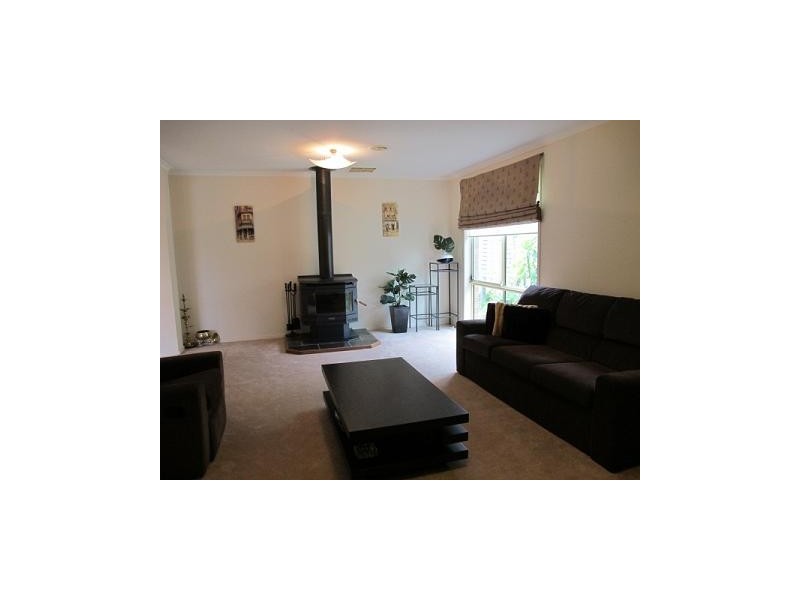 11 Cotteridge Place, Caroline Springs VIC 3023