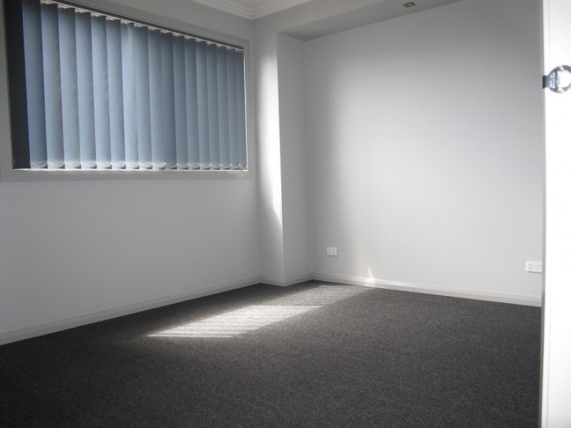 6 Irwin Gardens, Caroline Springs VIC 3023