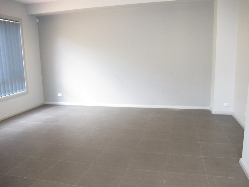 6 Irwin Gardens, Caroline Springs VIC 3023