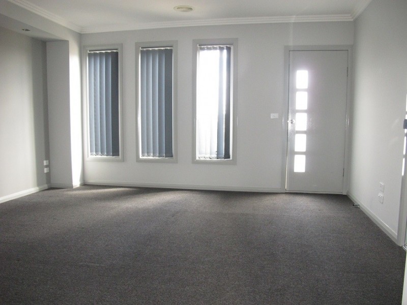 6 Irwin Gardens, Caroline Springs VIC 3023