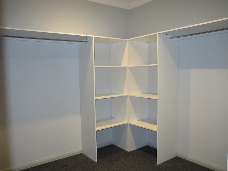 6 Irwin Gardens, Caroline Springs VIC 3023