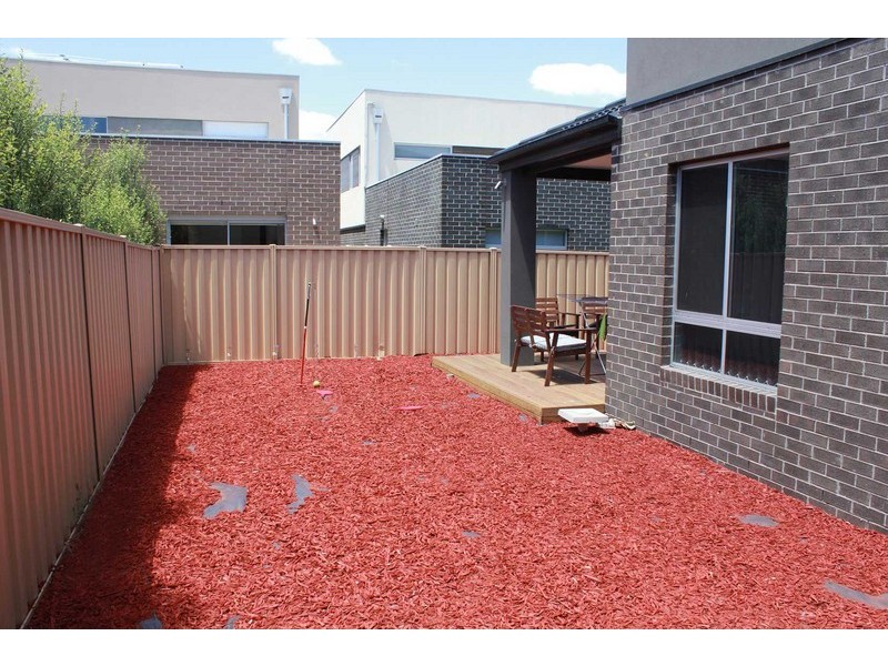 6 Irwin Gardens, Caroline Springs VIC 3023