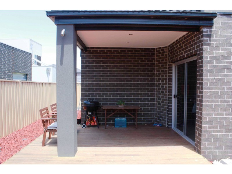 6 Irwin Gardens, Caroline Springs VIC 3023