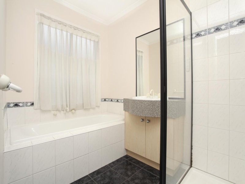 14 Lalor Court, Caroline Springs VIC 3023