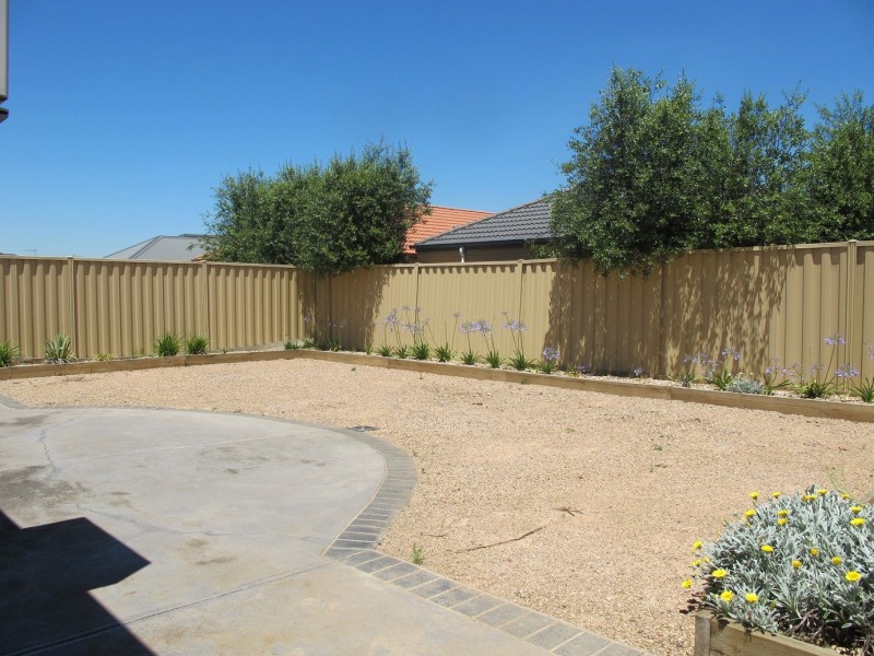 7 Whatmough Street, Caroline Springs VIC 3023