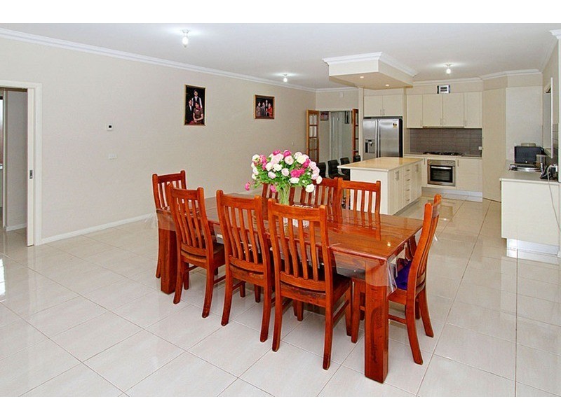 53 Double Bay Dve, Taylors Hill VIC 3037