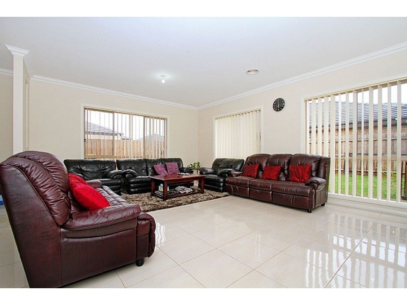 53 Double Bay Dve, Taylors Hill VIC 3037