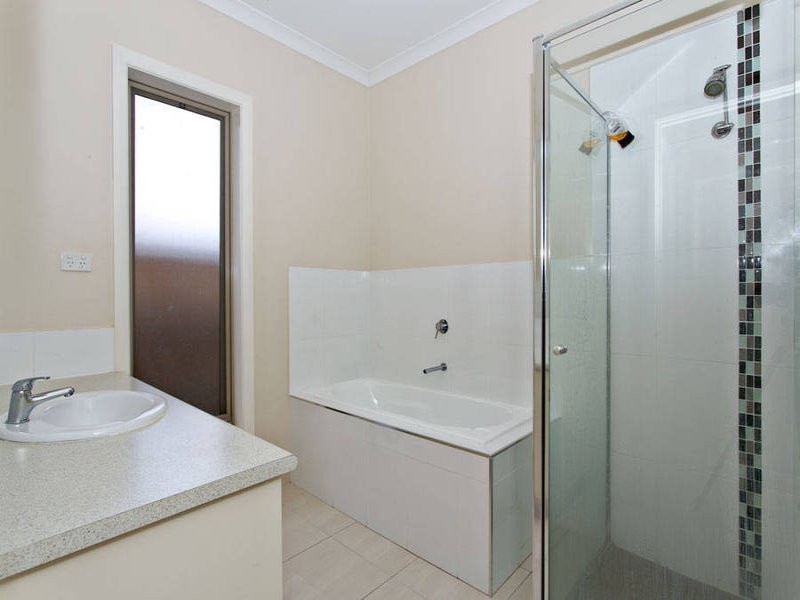 53 Double Bay Dve, Taylors Hill VIC 3037