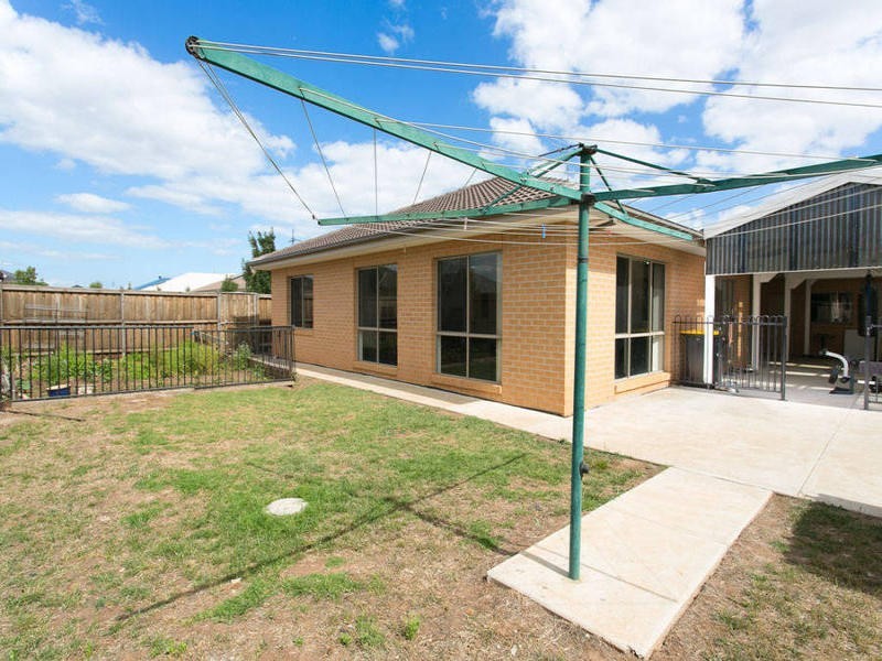 53 Double Bay Dve, Taylors Hill VIC 3037