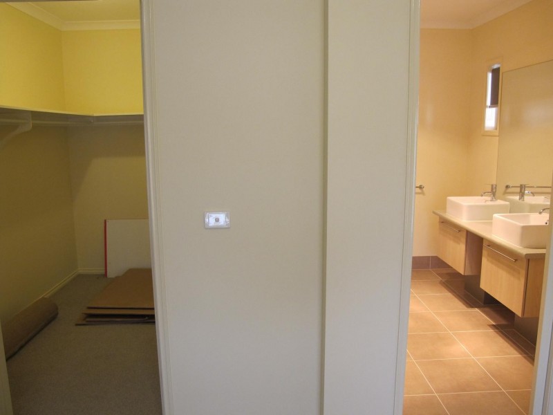 26 Jamieson Link, Caroline Springs VIC 3023