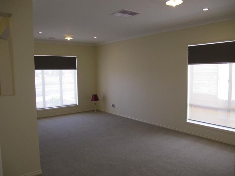 26 Jamieson Link, Caroline Springs VIC 3023