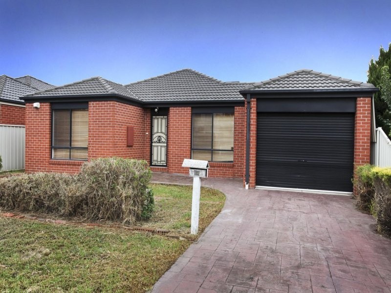 14 Lalor Crt, Caroline Springs VIC 3023