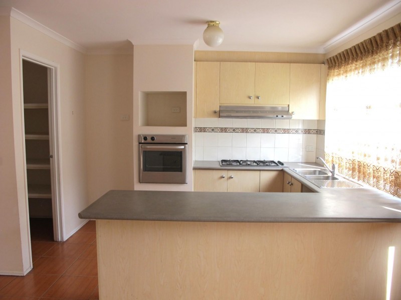 14 Lalor Crt, Caroline Springs VIC 3023