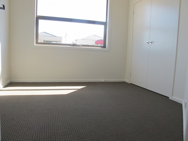 25 Marine Parade, Caroline Springs VIC 3023