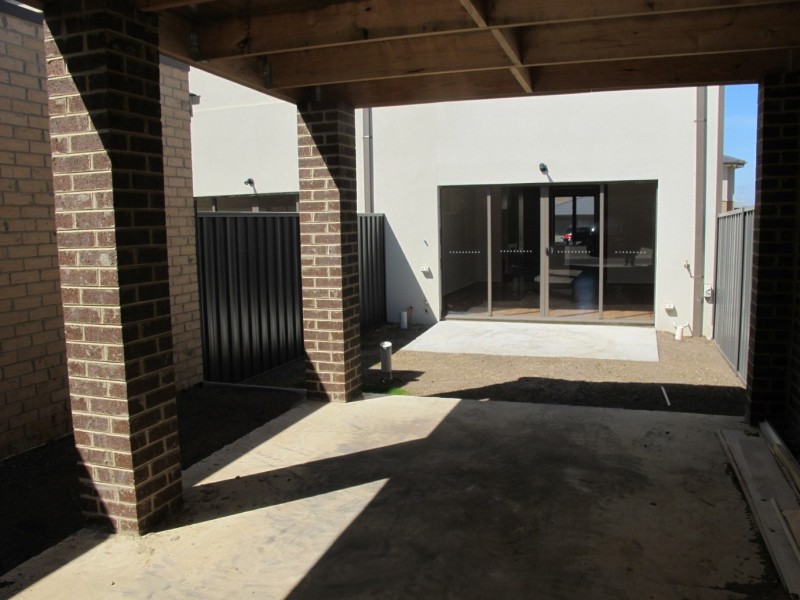 25 Marine Parade, Caroline Springs VIC 3023