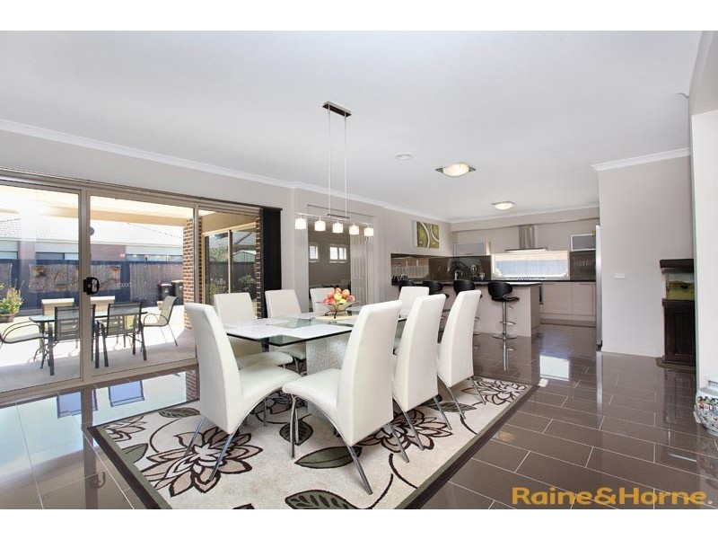 25 Balmain Circuit, Taylors Hill VIC 3037