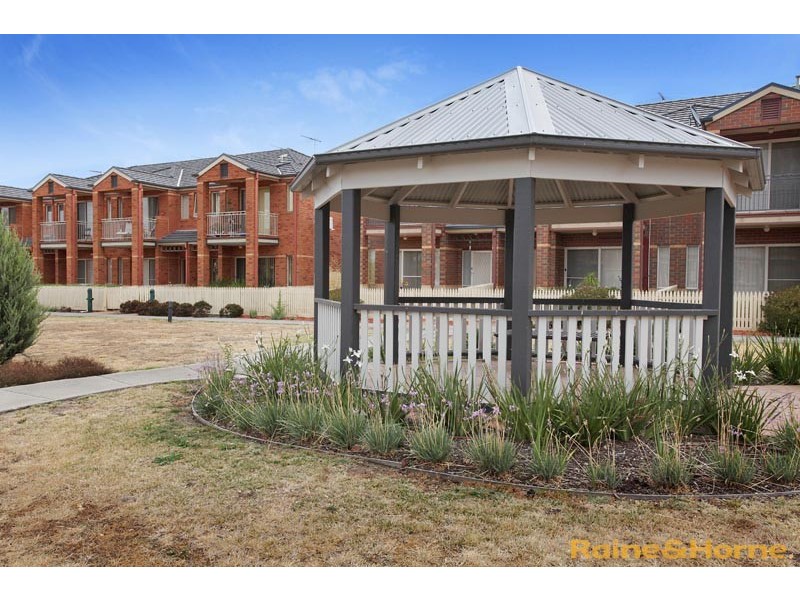 41 Amberlea Circuit, Taylors Hill VIC 3037