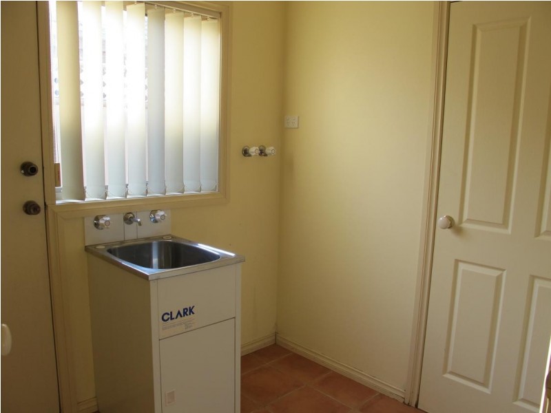 2/3 Carmel Court, Sydenham VIC 3037