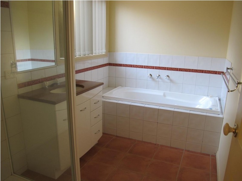 2/3 Carmel Court, Sydenham VIC 3037