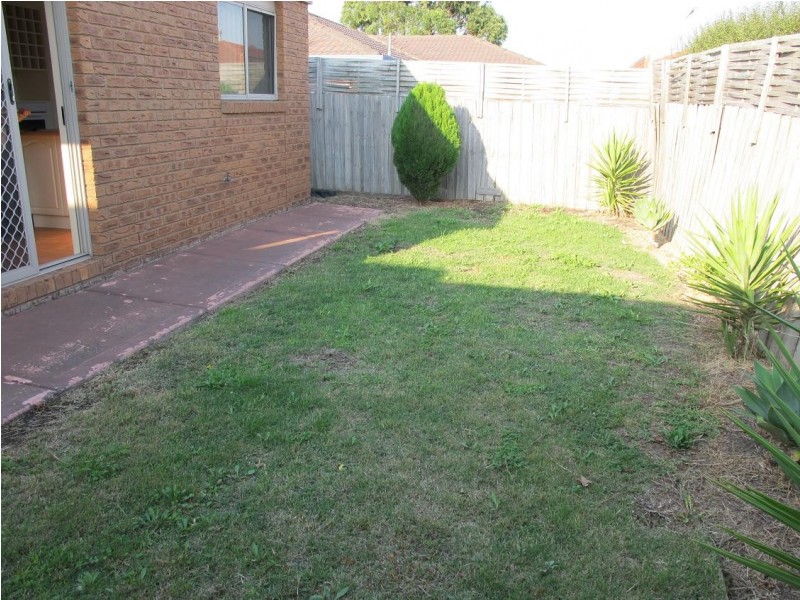 2/3 Carmel Court, Sydenham VIC 3037