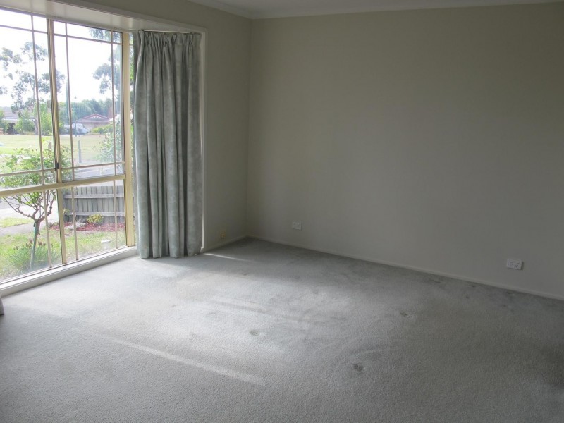 9 Penlow Court, Hillside VIC 3037