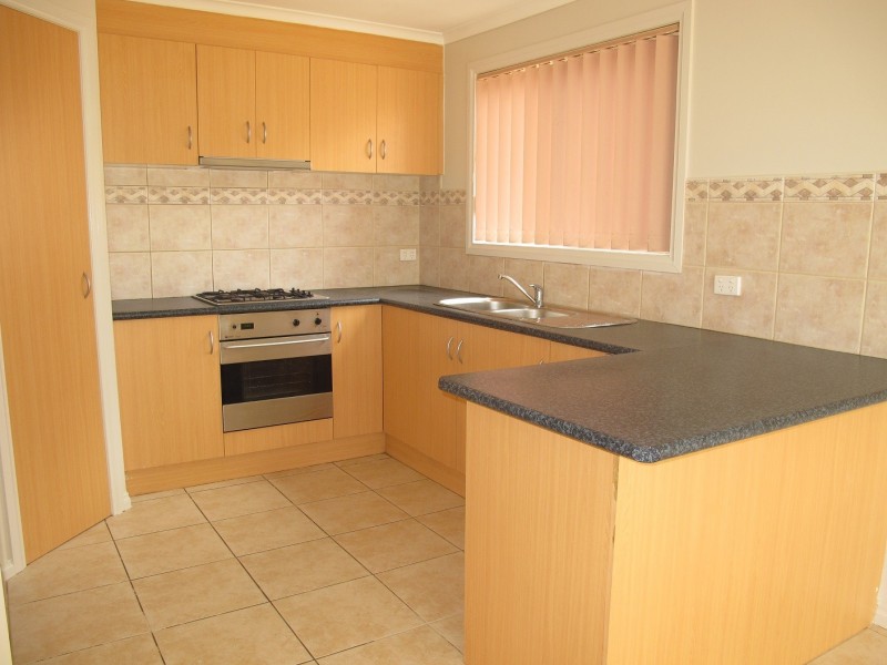 4/21 Patonga Drive, Delahey VIC 3037