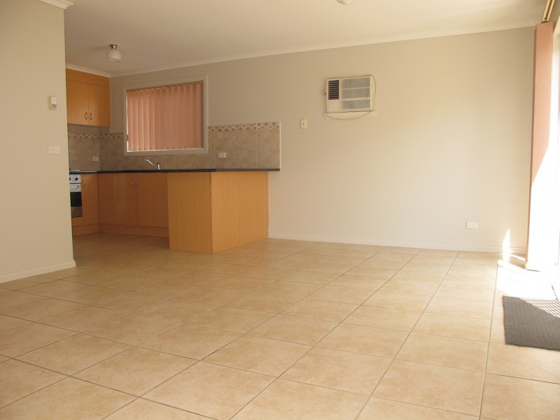 4/21 Patonga Drive, Delahey VIC 3037