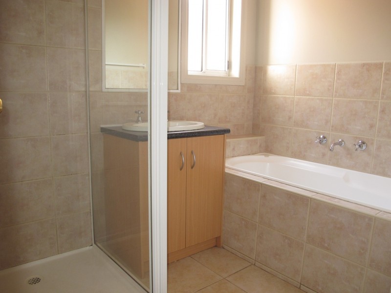 4/21 Patonga Drive, Delahey VIC 3037