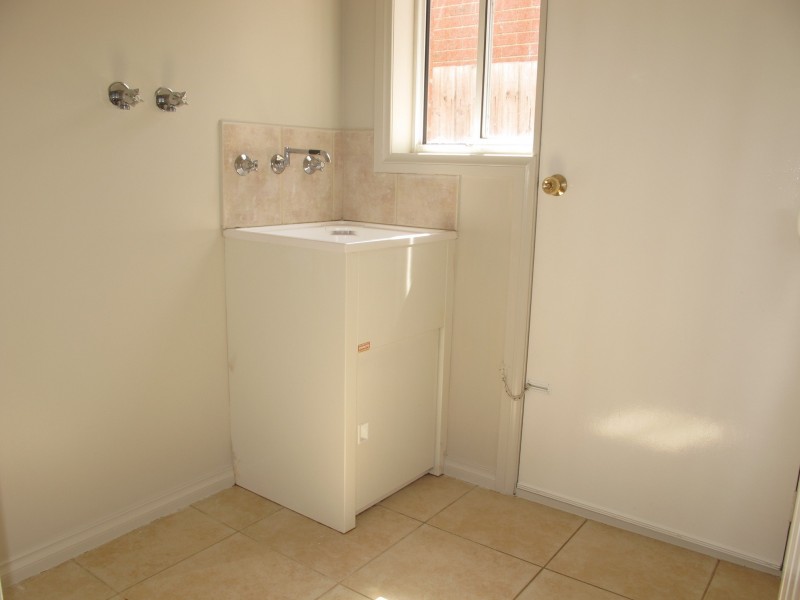 4/21 Patonga Drive, Delahey VIC 3037