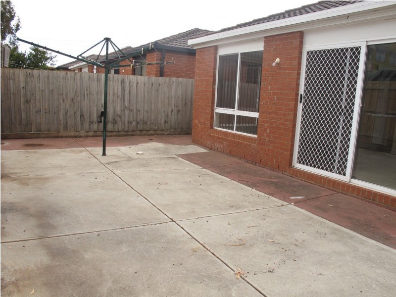 4/21 Patonga Drive, Delahey VIC 3037