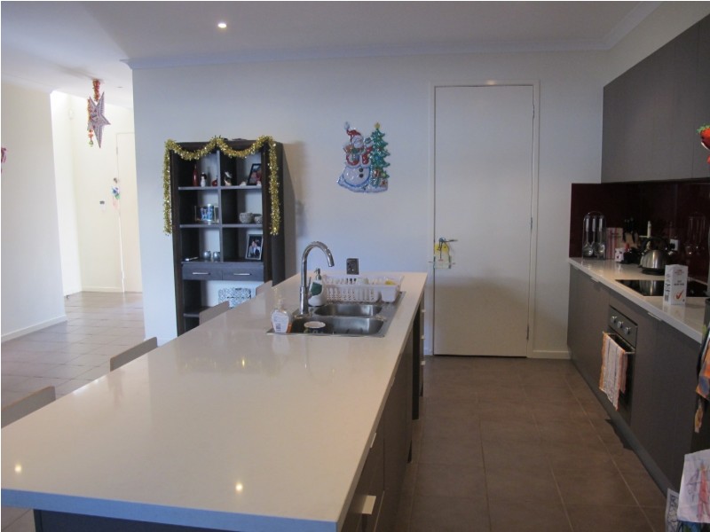 50 The Broadway, Caroline Springs VIC 3023