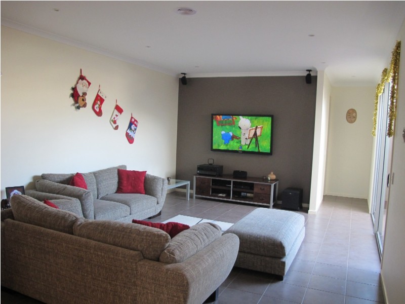 50 The Broadway, Caroline Springs VIC 3023