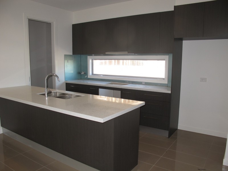 18/ 69-77 Lancefield Drive, Caroline Springs VIC 3023