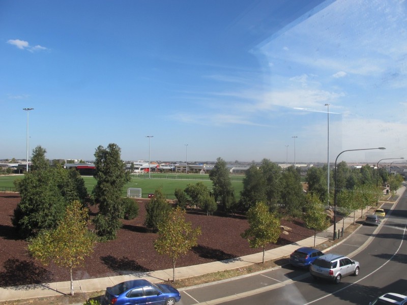 18/ 69-77 Lancefield Drive, Caroline Springs VIC 3023