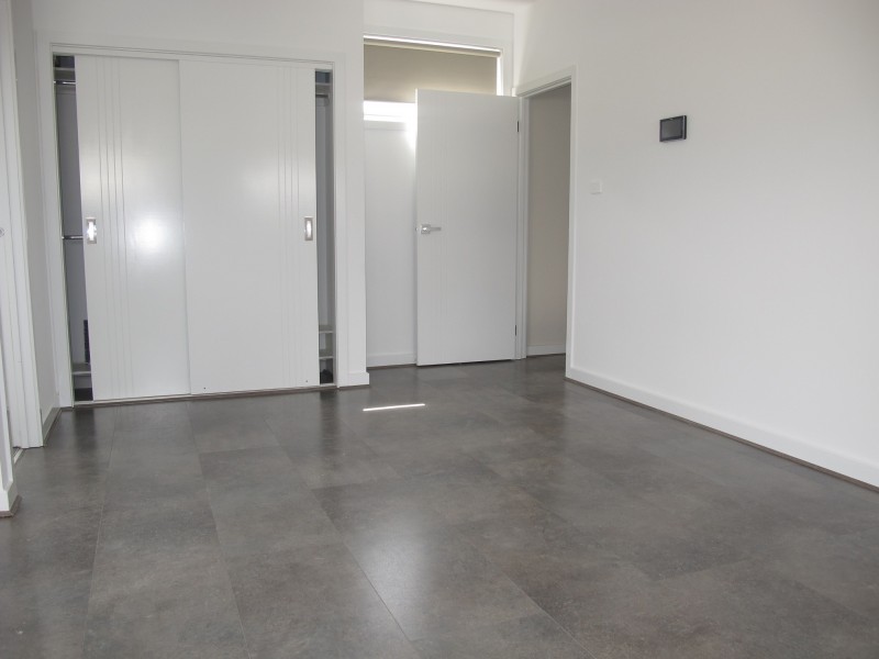 8 Swan Street, Caroline Springs VIC 3023